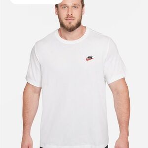 Nike Men's Small Logo White T-Shirt sz Large